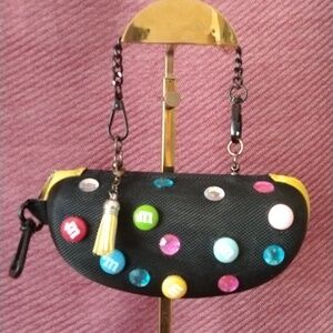 Sunglasses case with decorative chain